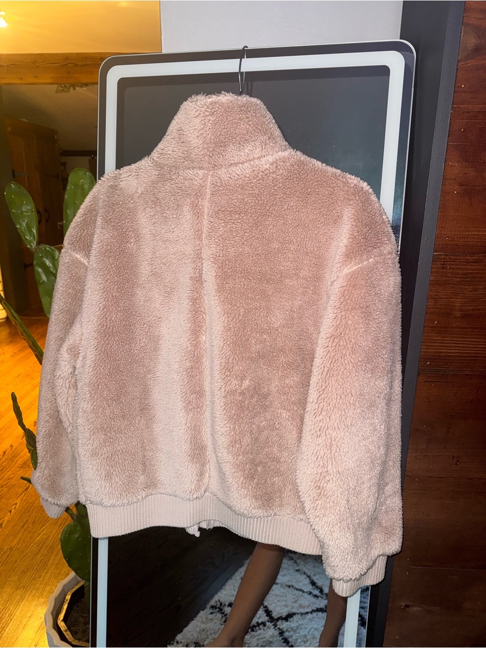 ALO Yoga taupe/ pinkish color  Sherpa Varsity Jacket sz small great for fall - Picture 8 of 13